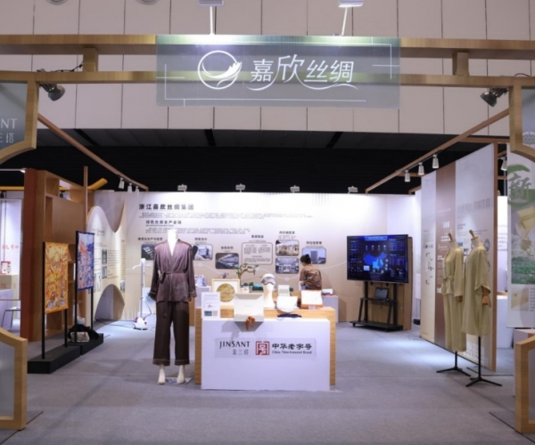 7790必发集团丝绸亮相首届浙江省汗青经典产业展