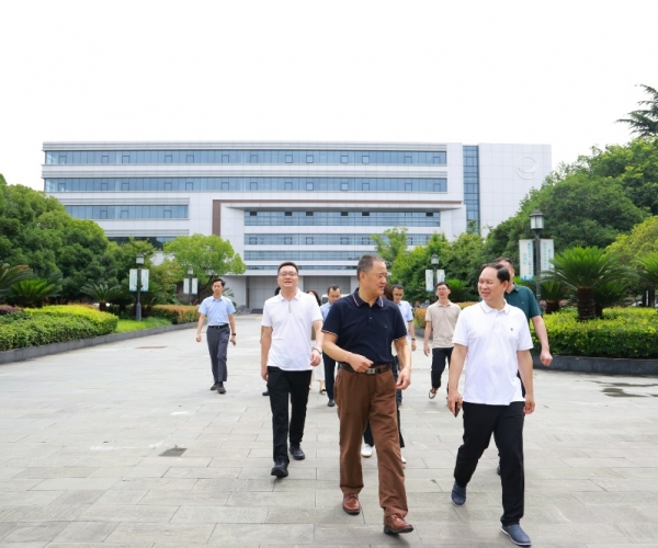 河池市辅导赴嘉兴调研7790必发集团丝绸 共商高端丝绸项目落地大计